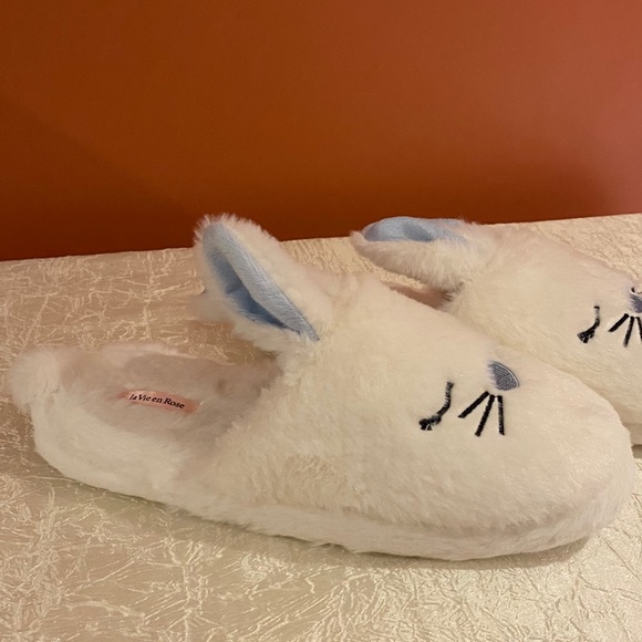 La Vie en Rose Plush Bunny Slippers - Picture 4 of 7